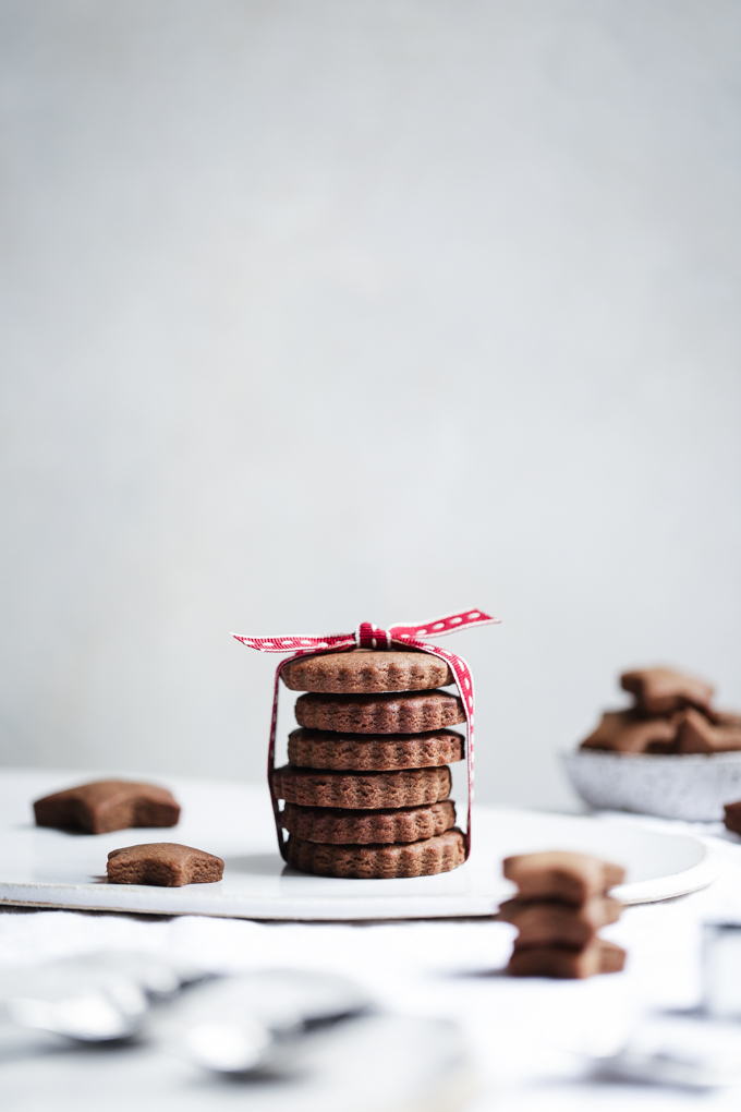 Gingerbread Cookies + Salted Caramel | The Polka Dotter