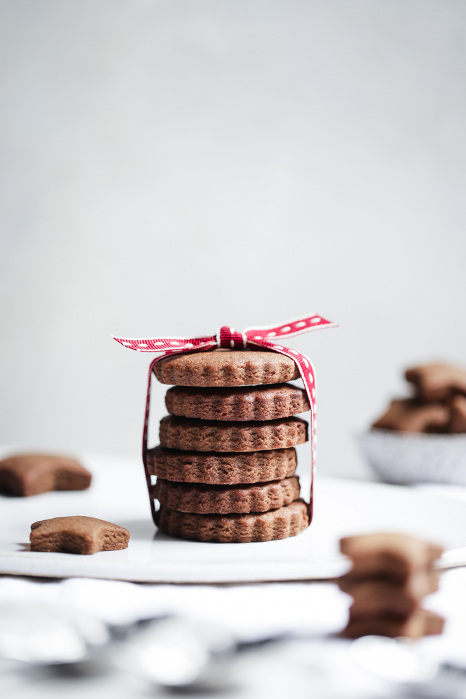 Gingerbread Cookies + Salted Caramel | The Polka Dotter