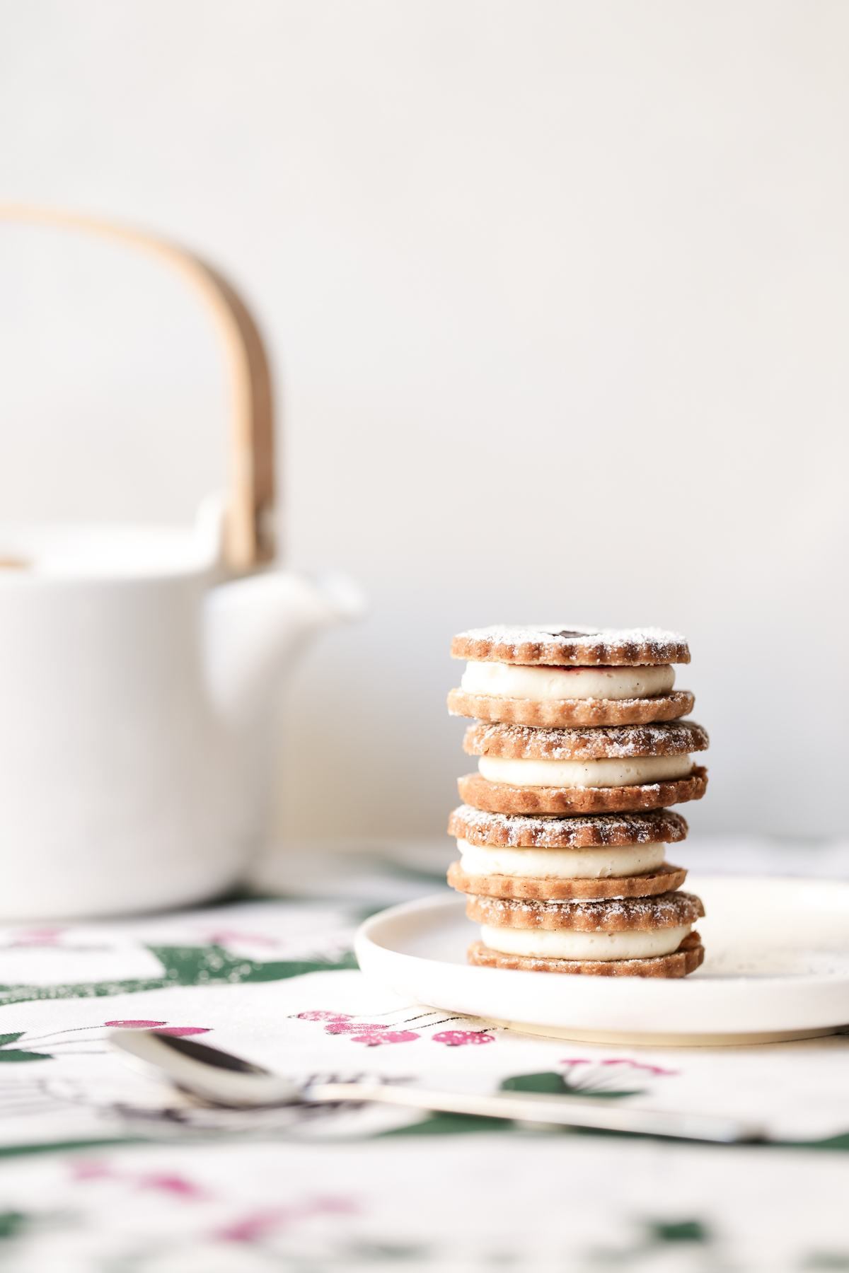 Roasted Cherry, Vanilla and Cinnamon Christmas Cookies | The Polka Dotter