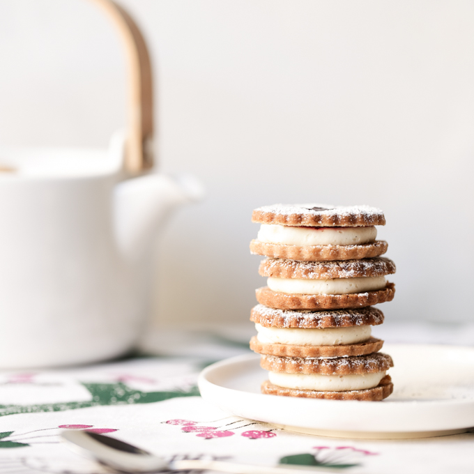 Roasted Cherry, Vanilla and Cinnamon Christmas Cookies | The Polka Dotter