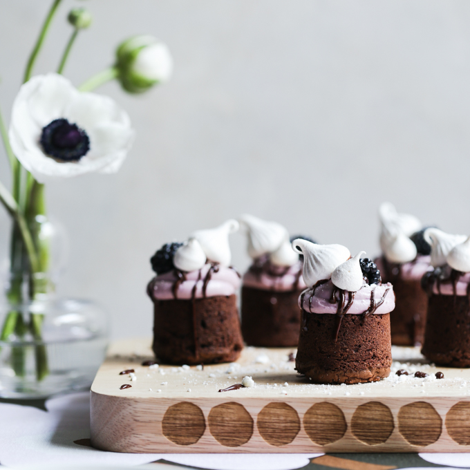 Meringue Kissed Blackberry Brownies | The Polka Dotter