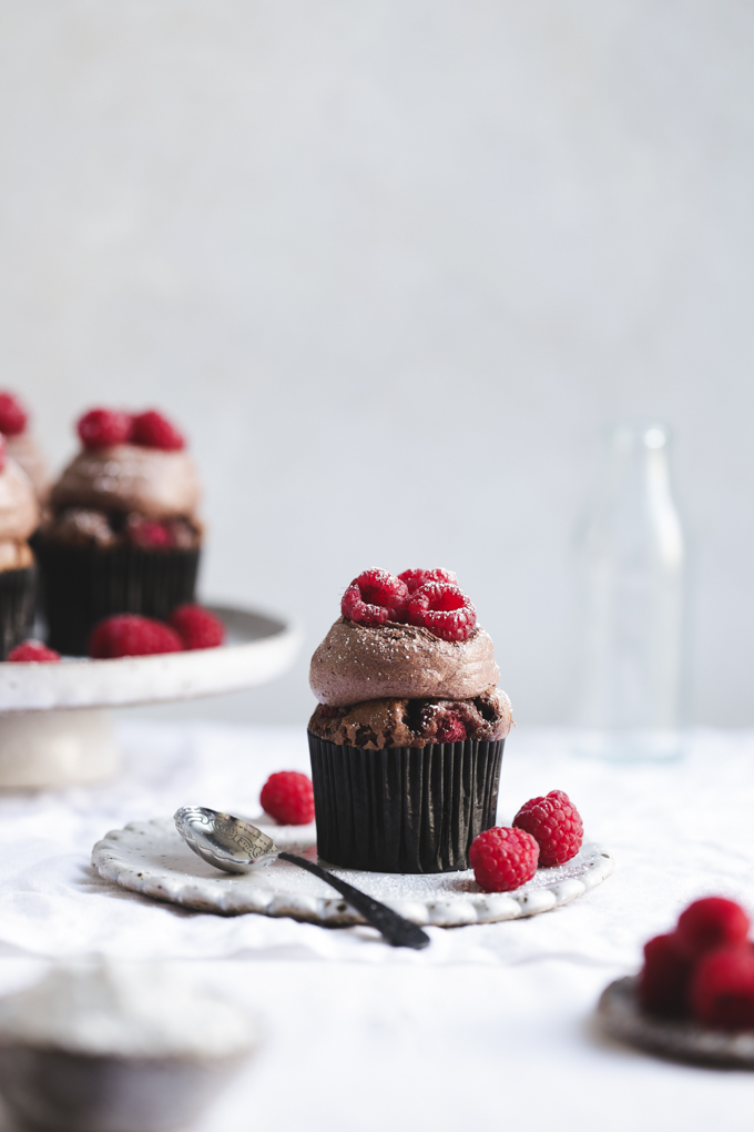 Raspberry & Dark Chocolate Cupcakes | The Polka Dotter