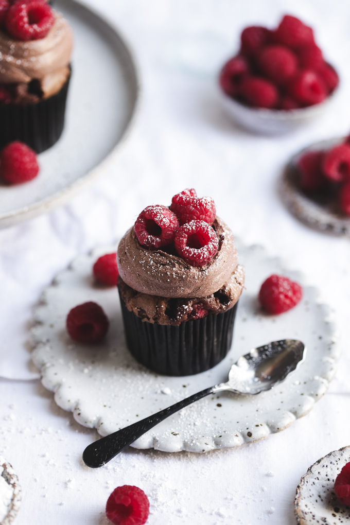 Raspberry & Dark Chocolate Cupcakes | The Polka Dotter