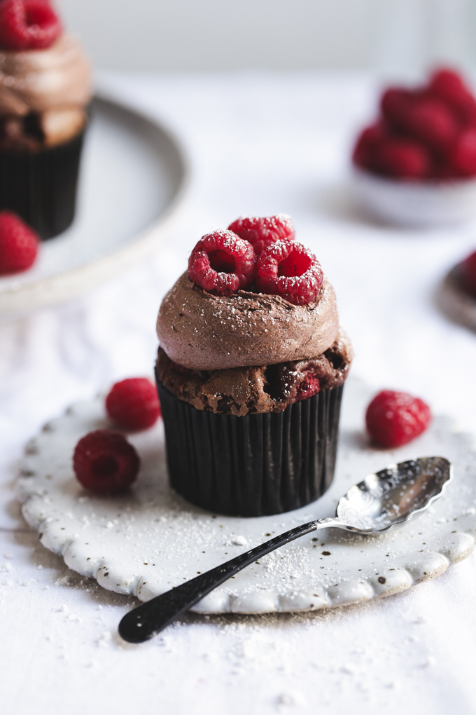 Raspberry & Dark Chocolate Cupcakes | The Polka Dotter