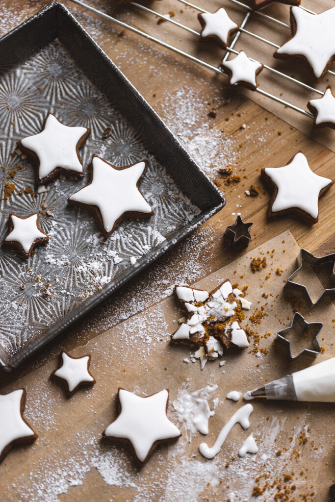 gingerbread-cookies-with-lemon-icing