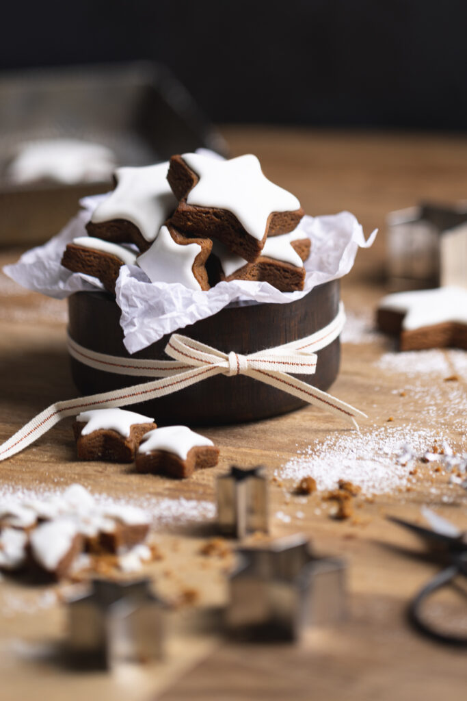 gingerbread-cookies-with-lemon-icing