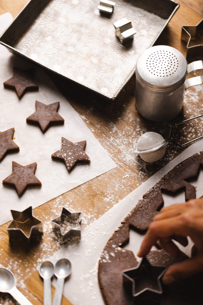 gingerbread-cookies-with-lemon-icing