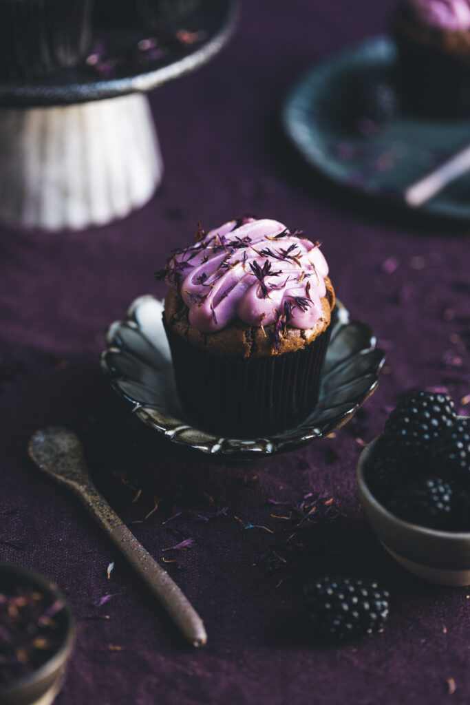 Blackberry & Chocolate Cupcakes | The Polka Dotter