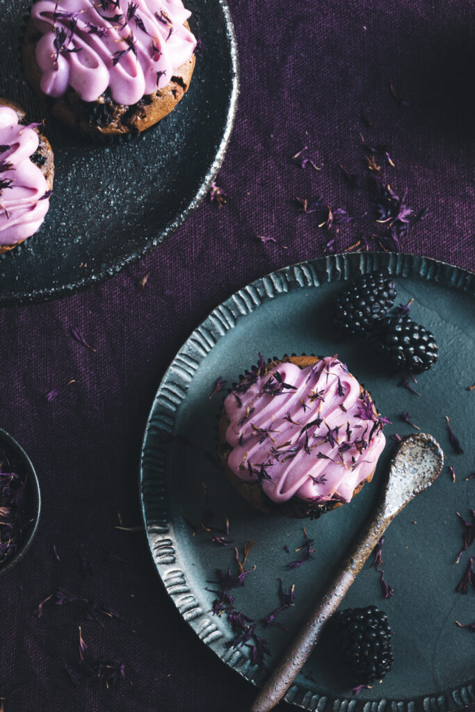 Blackberry & Chocolate Cupcakes | The Polka Dotter